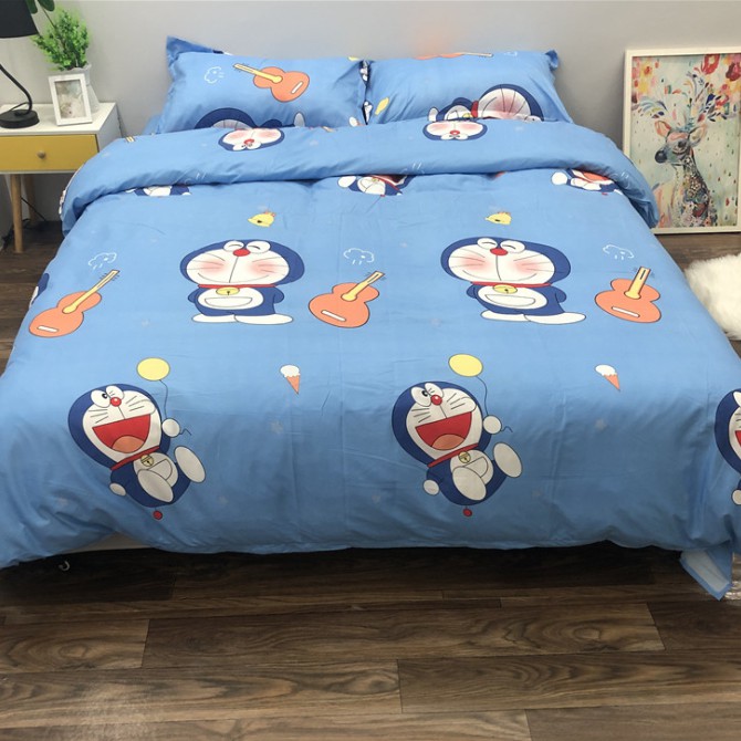 Bộ Ga Gối 3 Món Chất Liệu Cotton Poly Mẫu DORAEMON ĐÁNH ĐÀN