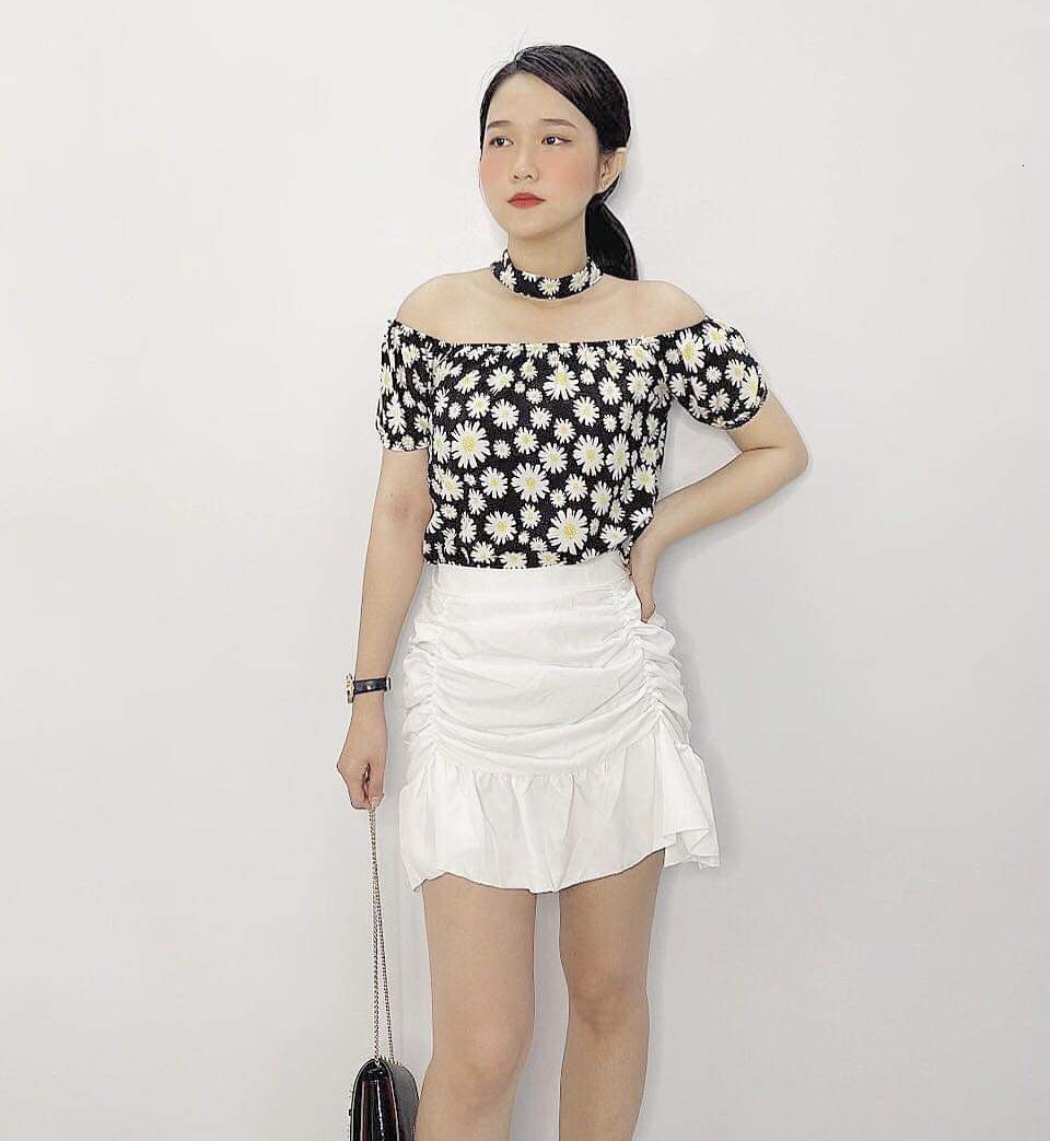 Set áo hoa cúc trễ vai chân váy dúng kiểu