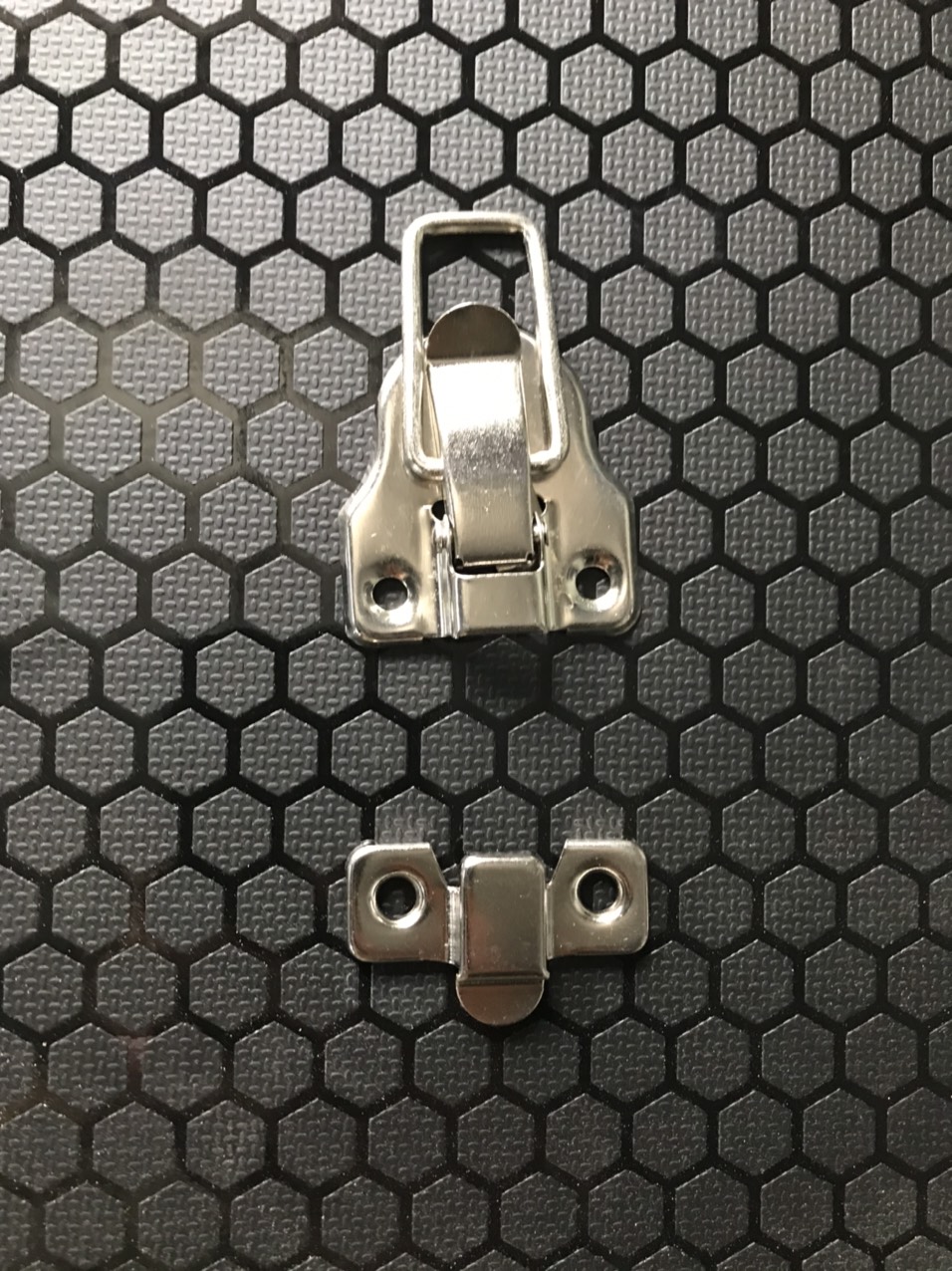 Khóa mỏ vịt inox- Lắp tủ