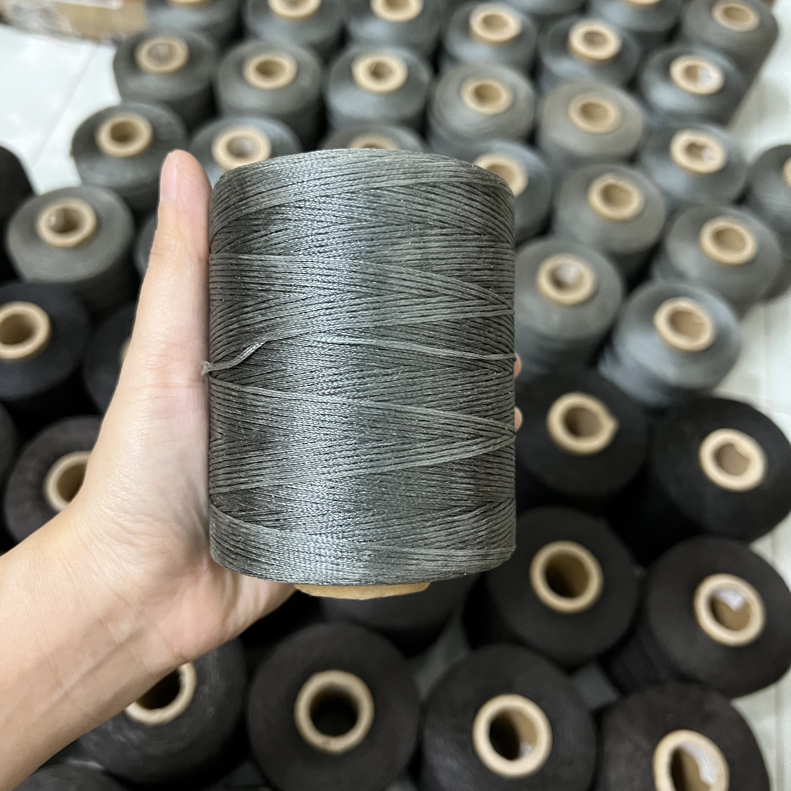 Chỉ khâu giày dép chuyên dụng (Màu xám)