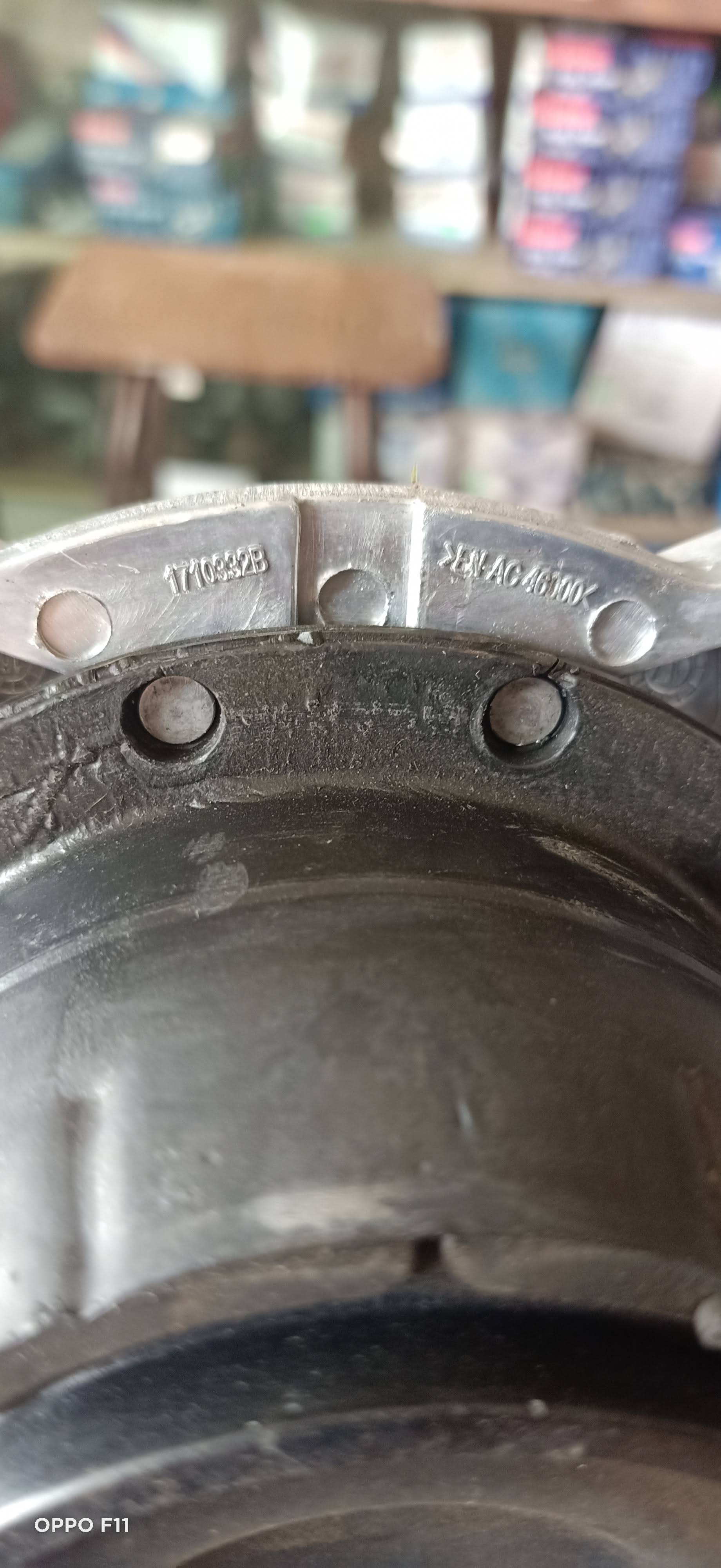 Cao su(Thun) Chân Máy Xe FORD TRANSIT Chính Hãng