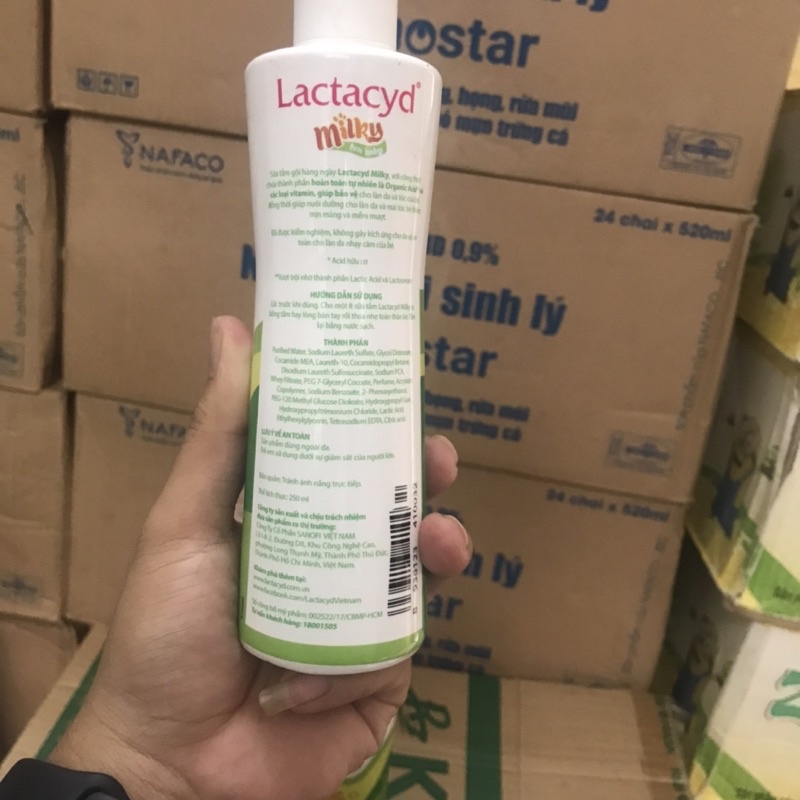 Sữa tắm , gội LACTACYD MILky chai 250ml