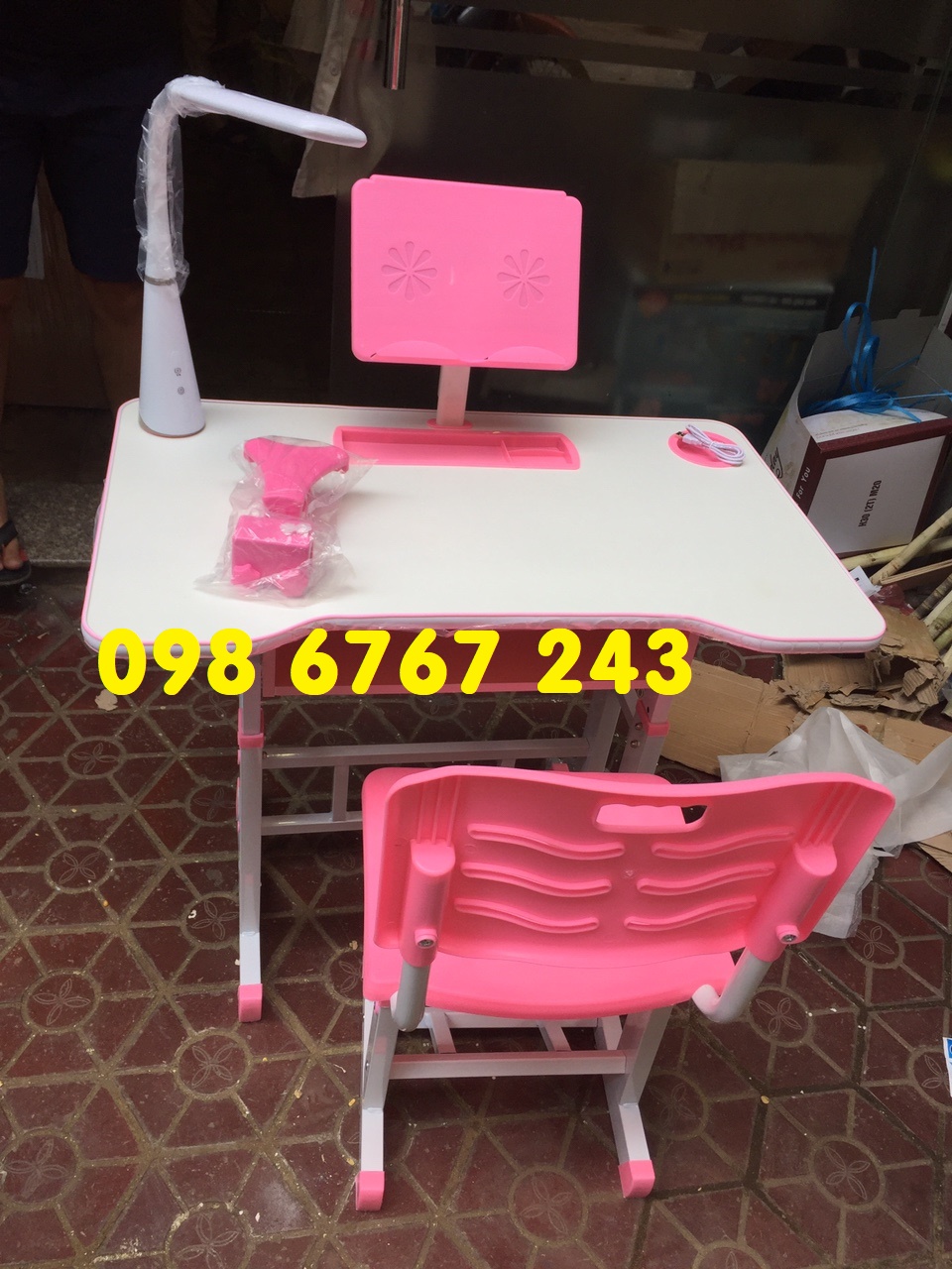 Bộ bàn ghế đèn học cho học sinh từ 5-10 tuổi, điều chỉnh độ cao thấp 10cm, mầu hồng cho bé gái