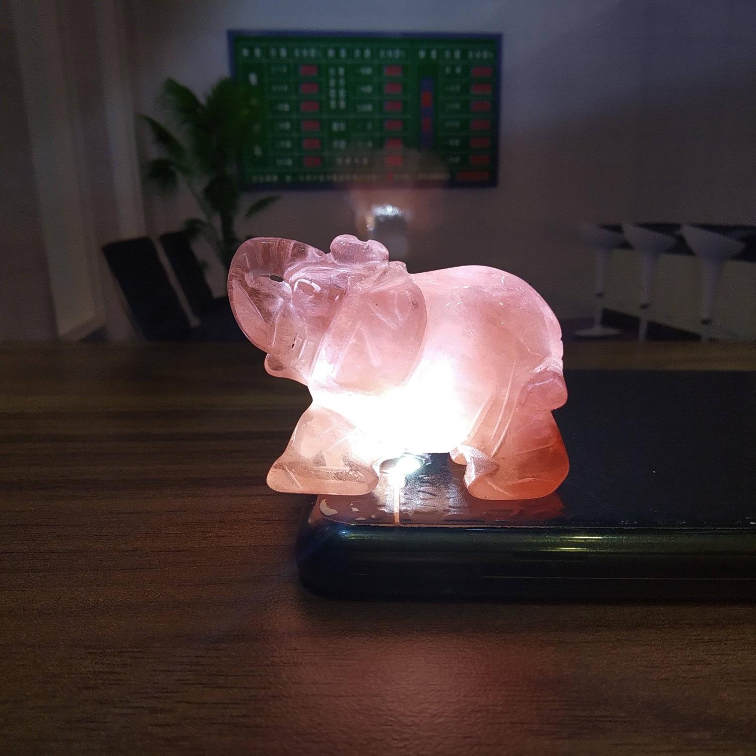 Phong thủy tượng voi đá núi lửa hồng