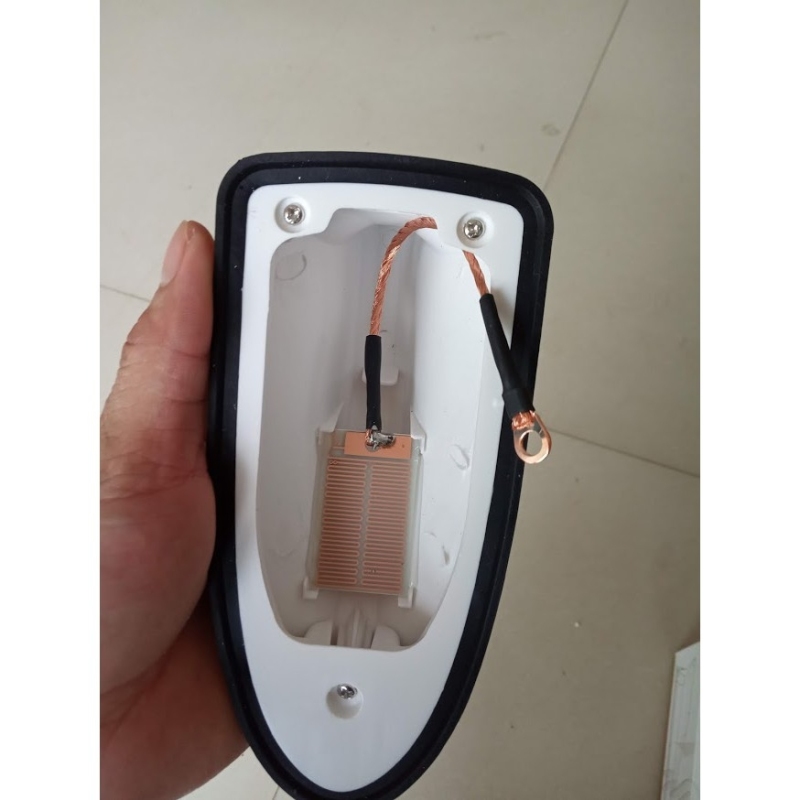 Vây cá mậ.p đuôi xe oto Có ăng ten bắt sóng (TRẮNG)