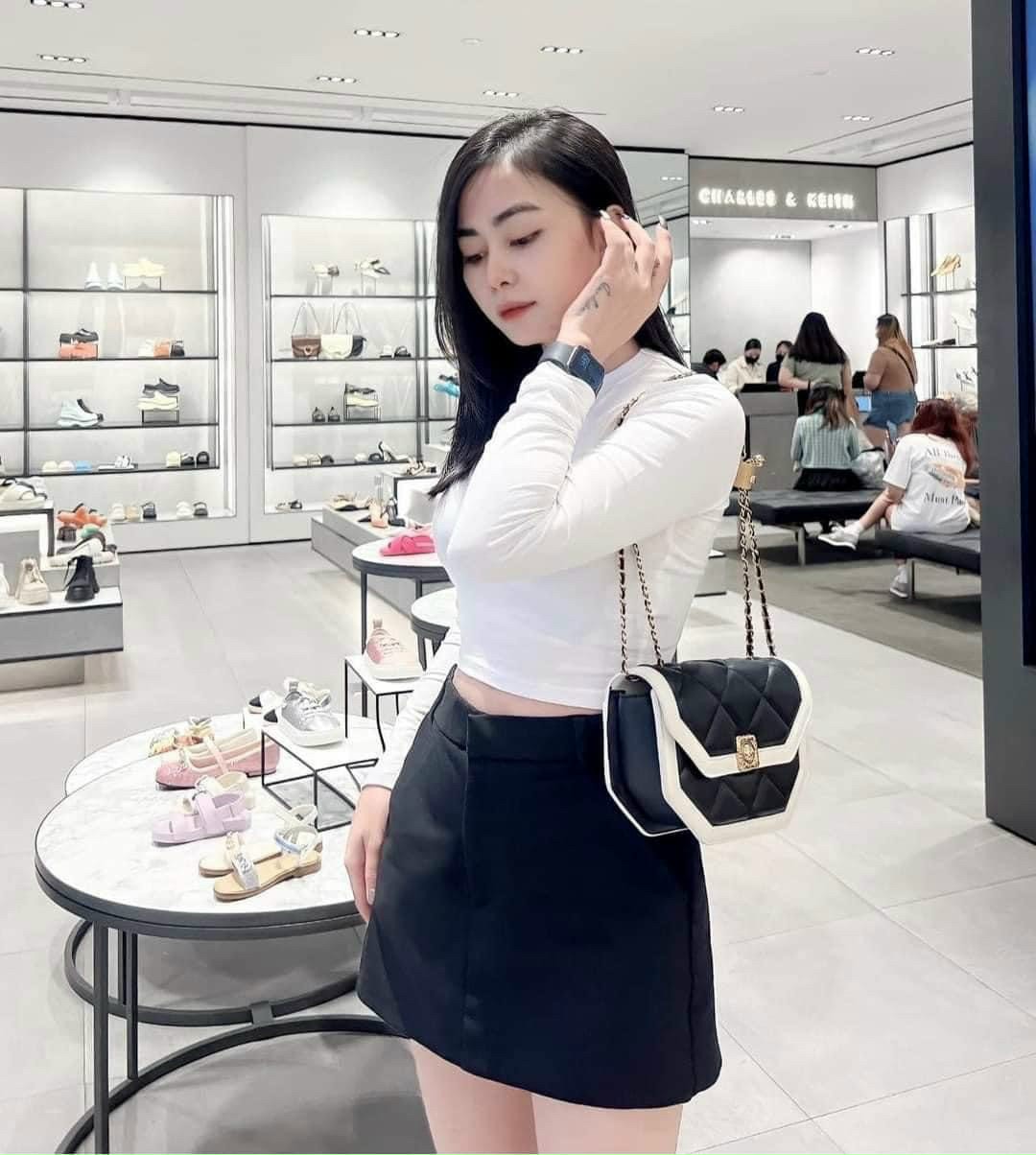 Túi đeo chéo nữ 𝗖𝗞𝟮-𝟮𝟬𝟲𝟳𝟭𝟰𝟬𝟲 Size :20cm*6,5cm*14cm