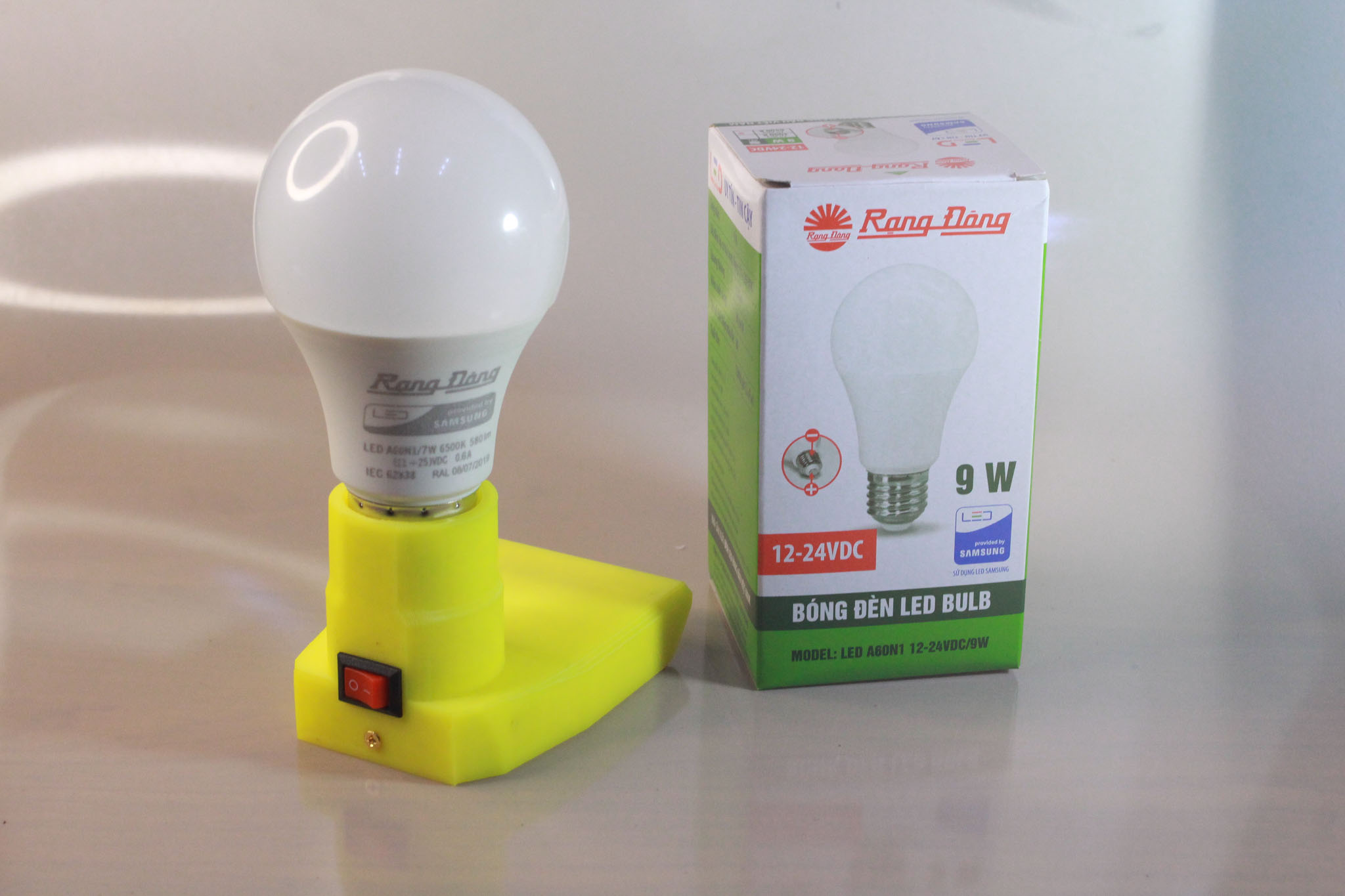 Đế đèn led thắp sáng dùng pin Dewalt 20v