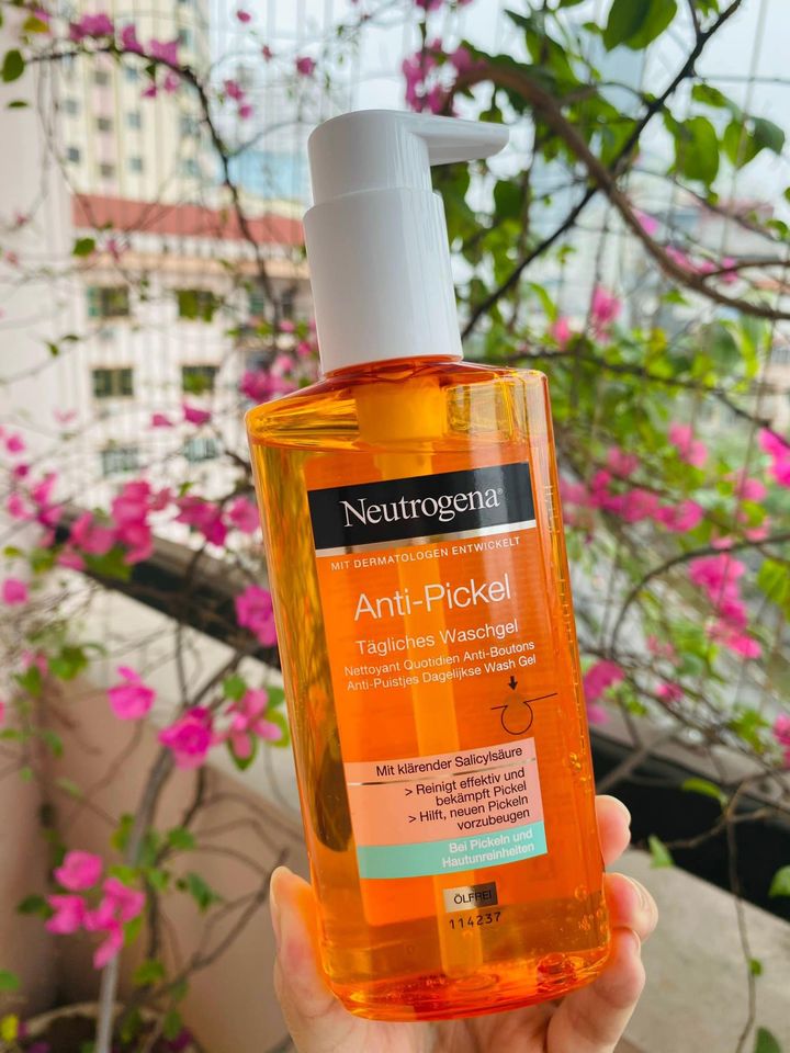 Sữa Rửa Mặt Cho Da Dầu Dầu Mụn Neutrogena 200ml