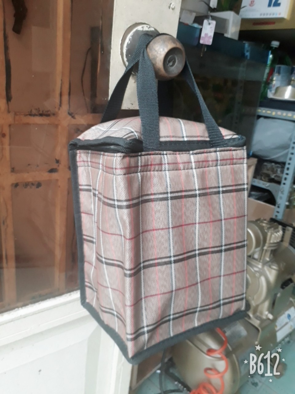 Túi giữ nhiệt đựng cà mèn 4 ngăn (dài 19 x Cao 30 x Rộng 13cm) / 3 ngăn (dài 20 x  cao 27 x Rộng 17cm)