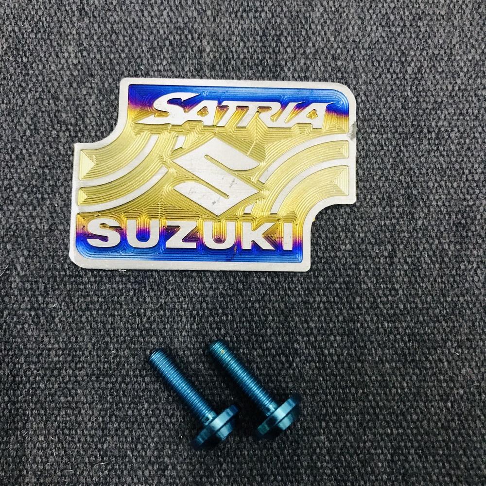 [HCM][BIKER ƠI] TEM DÁN BÌNH DẦU TITAN CHO XE SATRIA KẾT HỢP ỐC TITAN RG5 SIÊU HOT ( 2 ỐC GR5 MÀU LỤC BẢO)