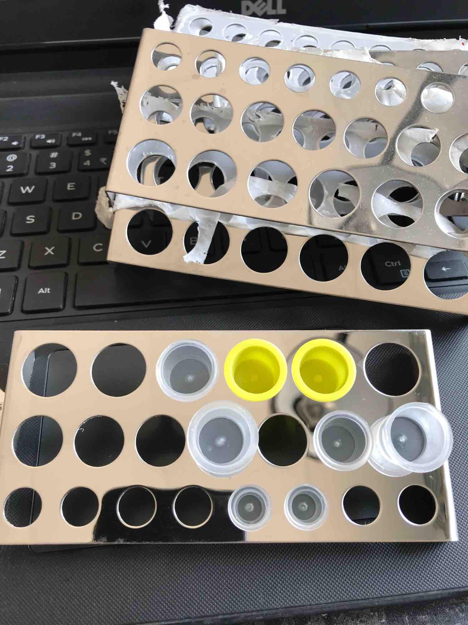 Kệ đựng cốc mực xăm hình inox