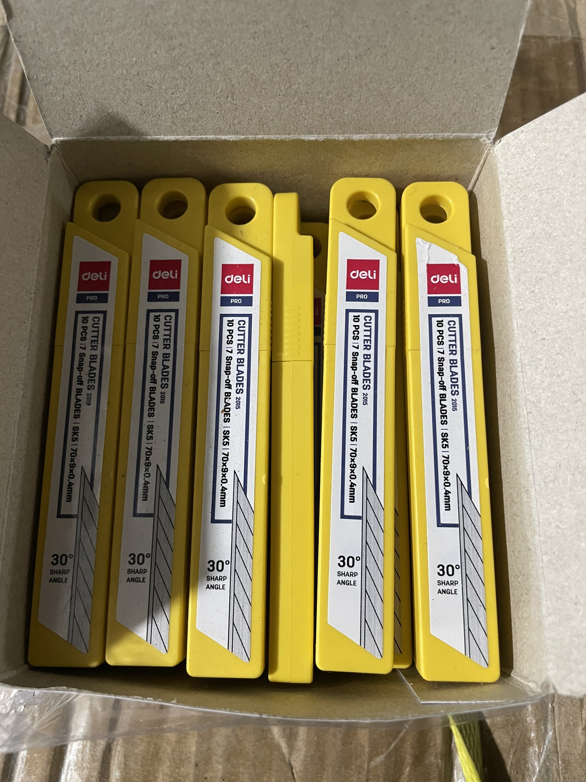 Hộp 10 Lưỡi Dao Rọc Giấy Nhỏ 30 độ SK5 Deli E2015