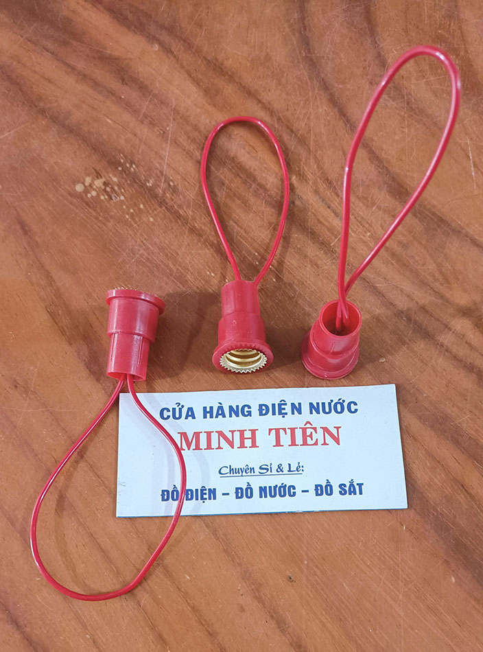 Đui đèn E12 đuôi xoáy dùng cho bóng đèn ớt, quả nhót, bóng lửa..