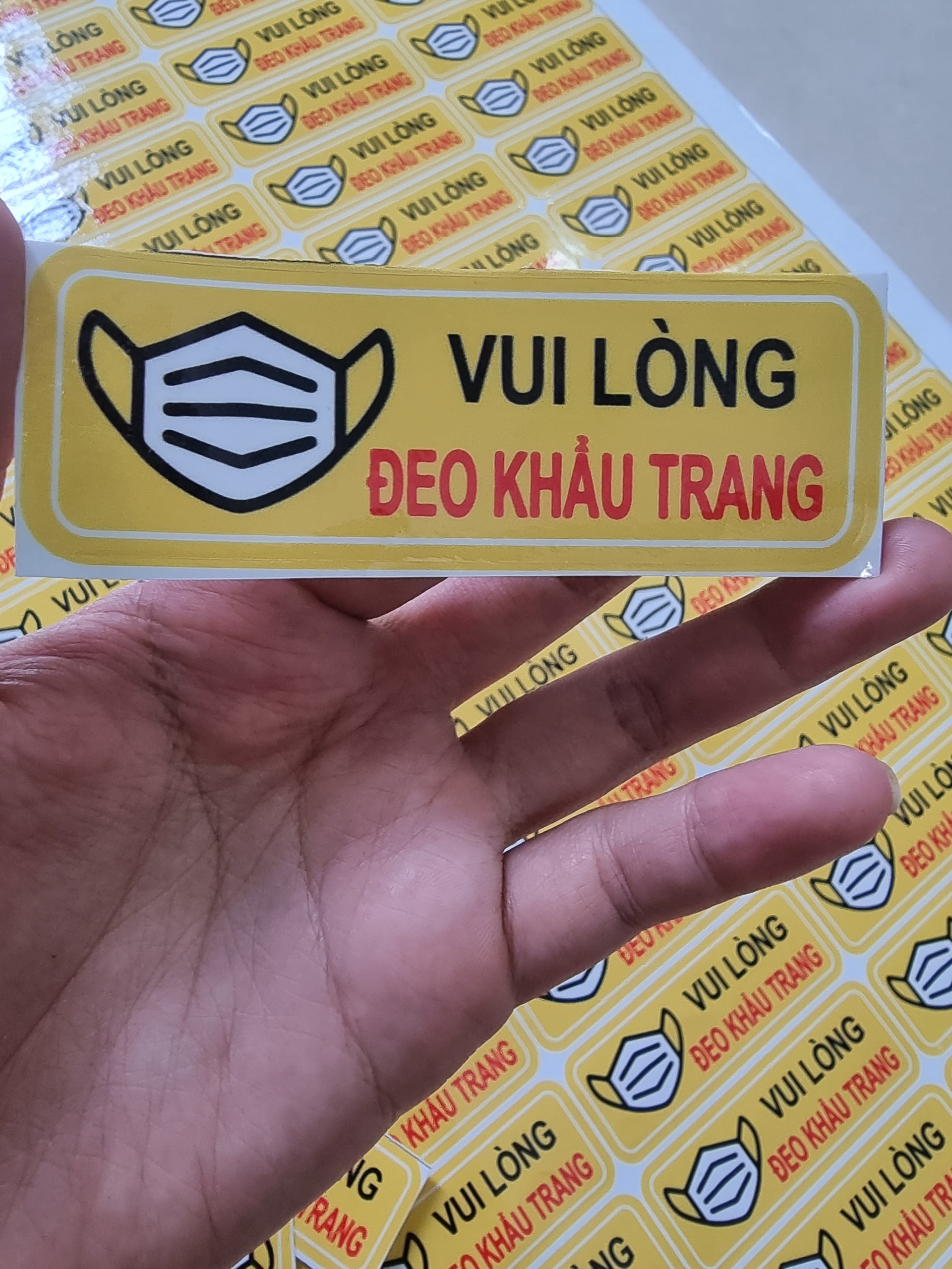 tem logo sticker vui lòng đeo khẩu trang
