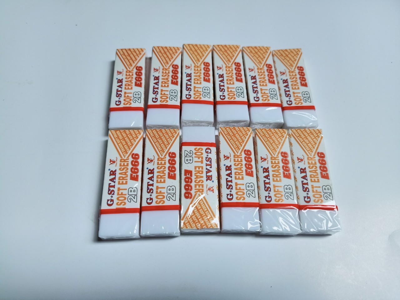 Hộp 12 cục gôm trắng E666 Gstar