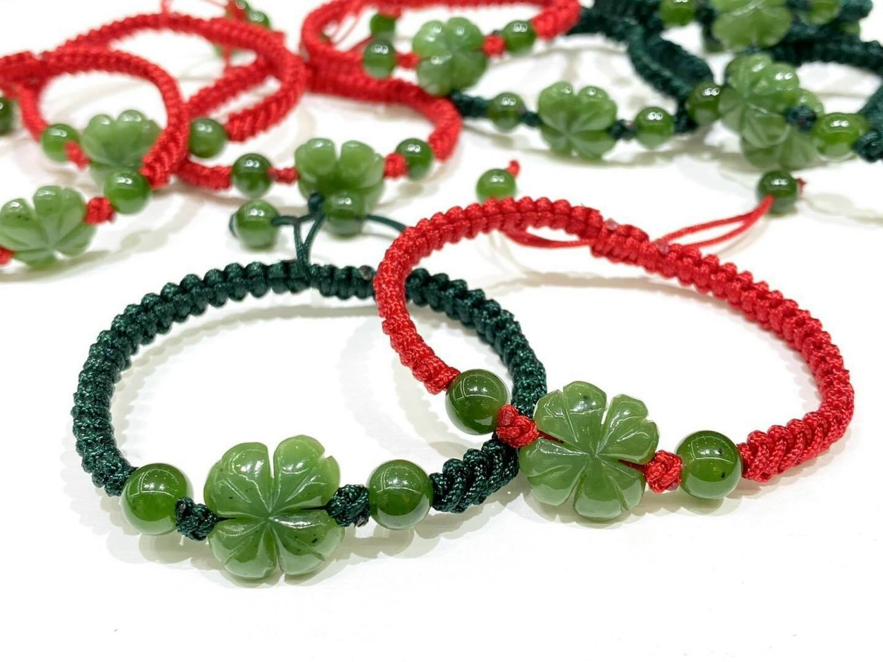 Vòng đeo tay, lắc tay cỏ bốn lá phong thủy đá ngọc bích tết dây vải