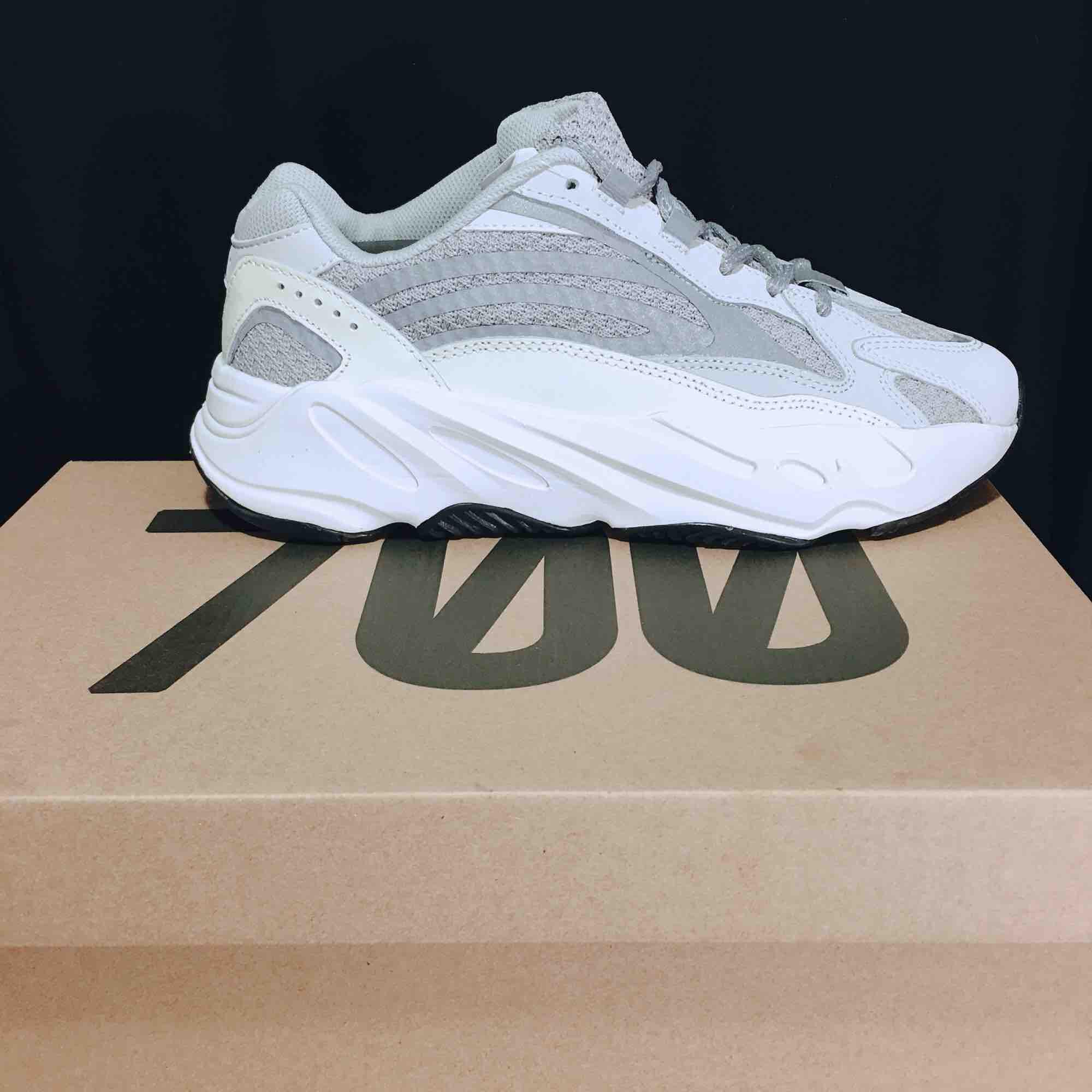Giày yzy 700 static