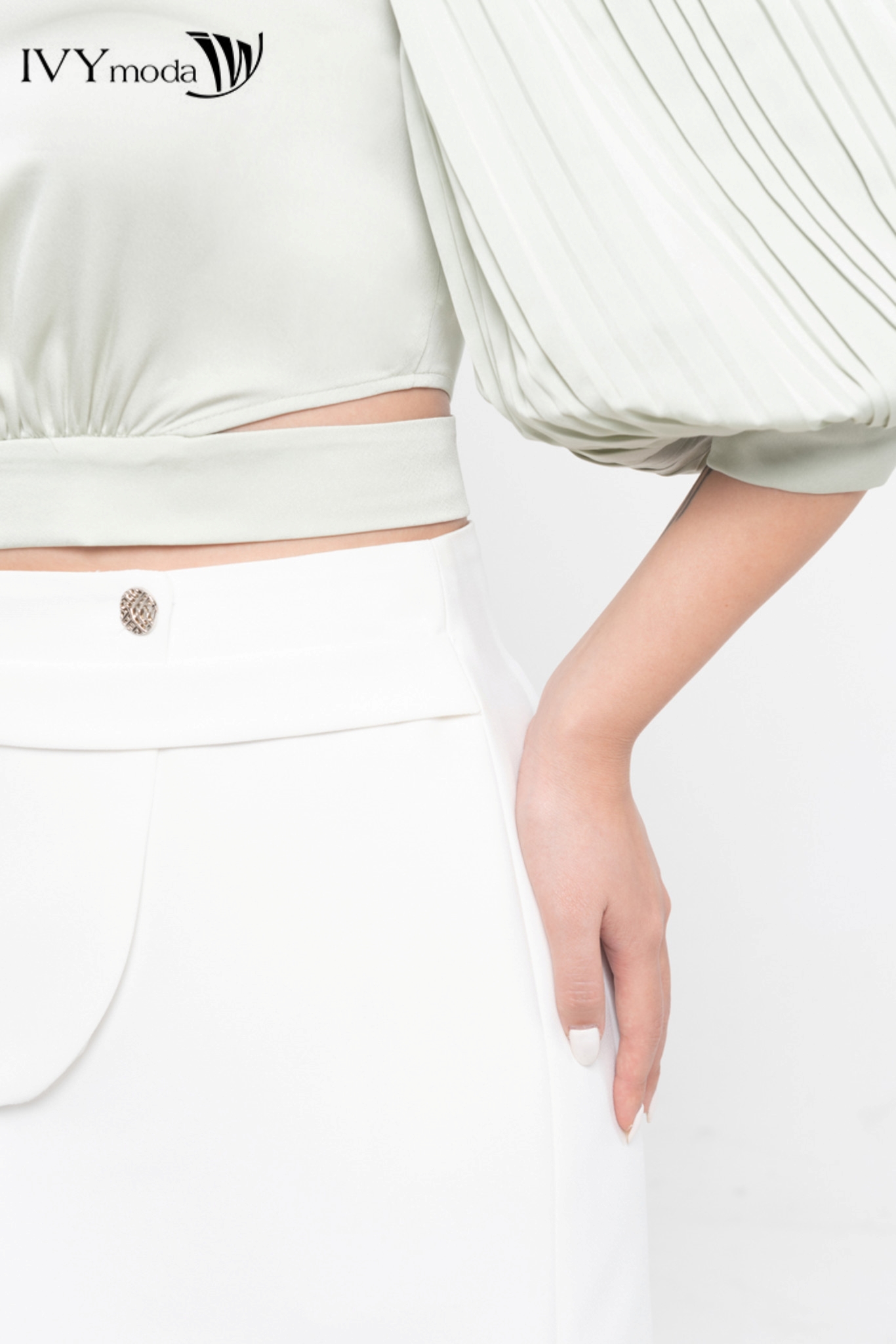 Áo lụa croptop eo cut-out IVY moda MS 16M7911