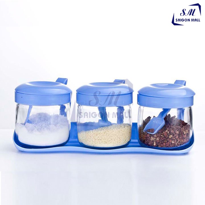 [HCM]Bộ 3 lọ thủy tinh đựng gia vị Combo 3 lọ đựng gia vị bằng thủy tinh 300ml có nắp đậy và kèm khay nhựa 3 hũ thủy tinh đựng gia vị kèm muỗng màu giao ngẫu nhiên