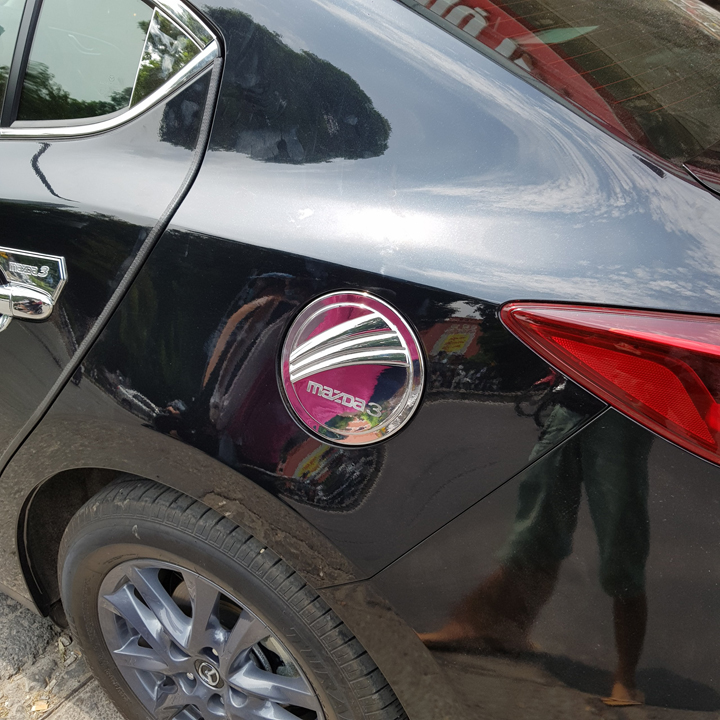 Ốp nắp đậy bình xăng Mazda 3 2015-2019