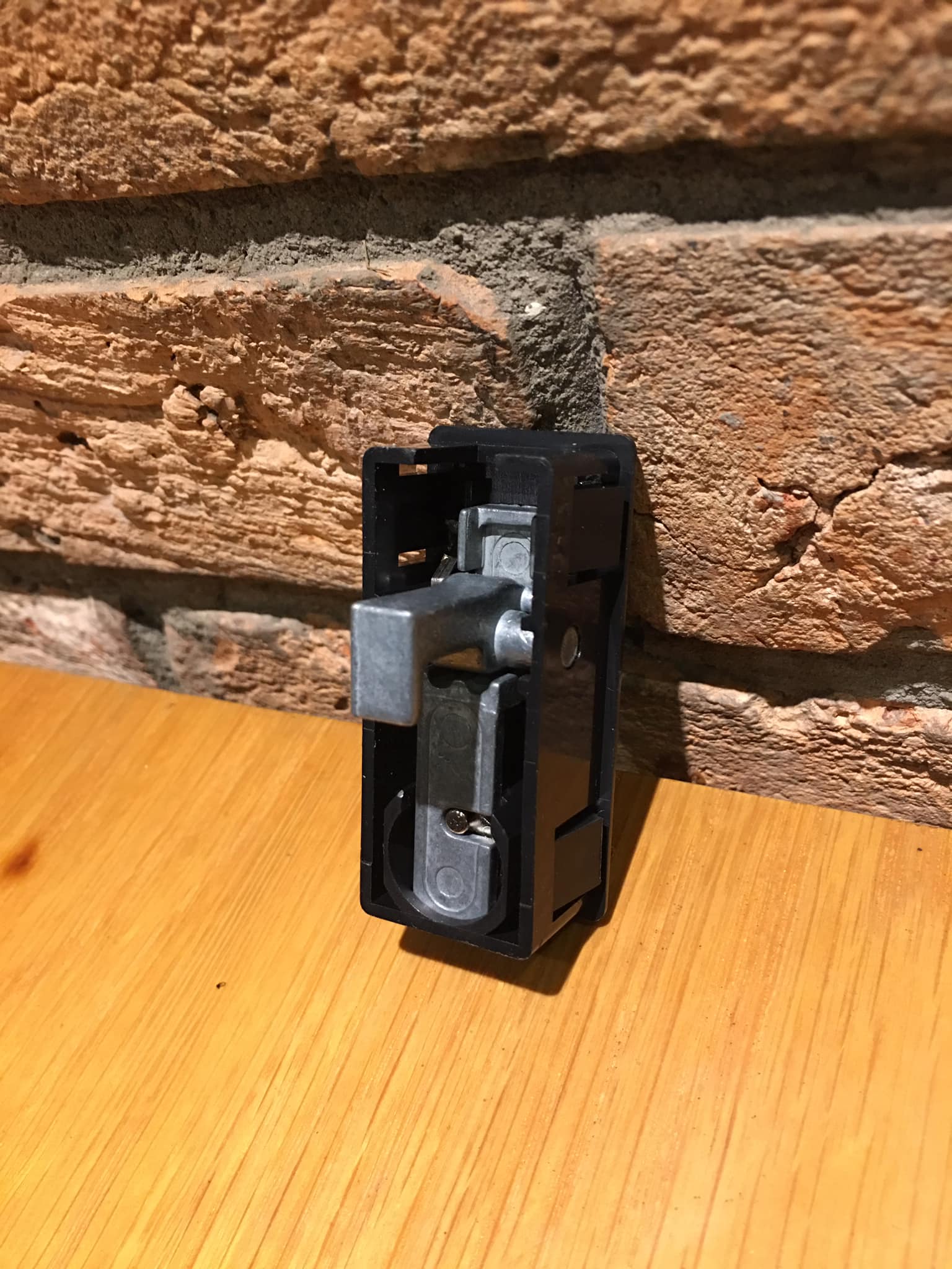 [HCM]Khóa tủ sắt lùa Hòa Phát T6