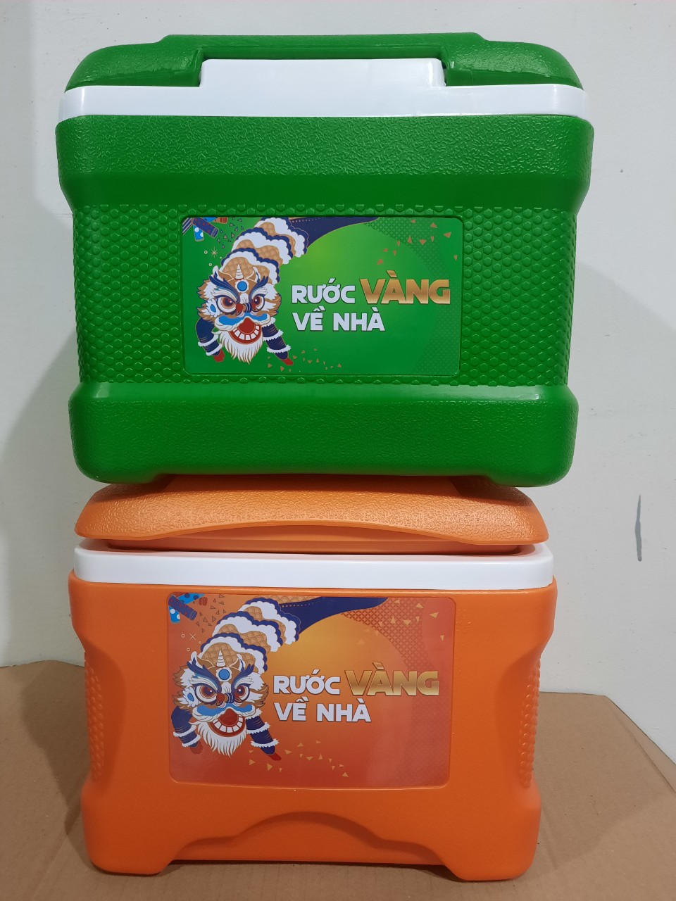 THÙNG ĐÁ 8 LÍT  NẮP LIỀN GIAO MẪU NGẪU NHIÊN