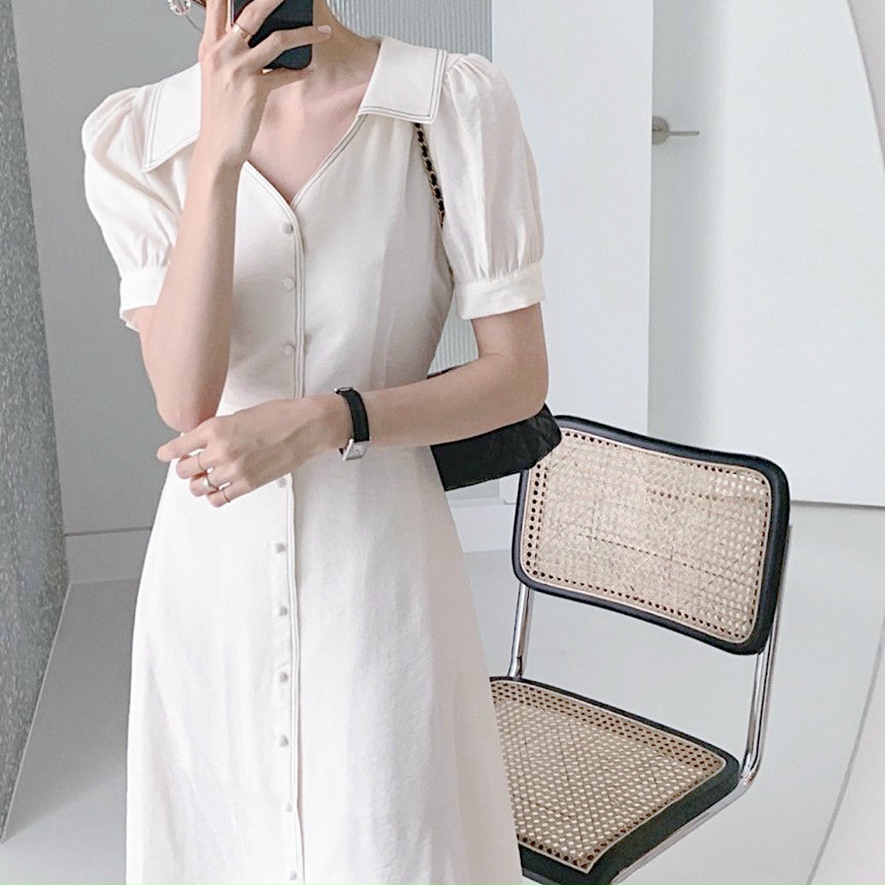 Đầm sơ mi trắng viền chỉ đen
