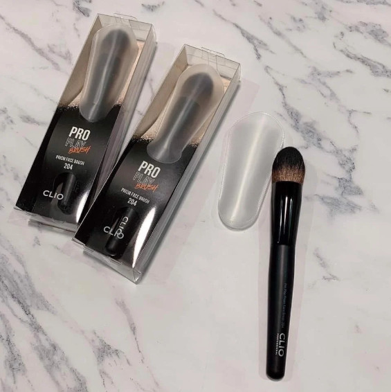 Cọ trang điểm CLIO PRO PLAY PRISM FACE BRUSH 204