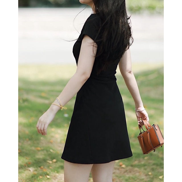 Đầm thun đen 2 nút Ruchan
