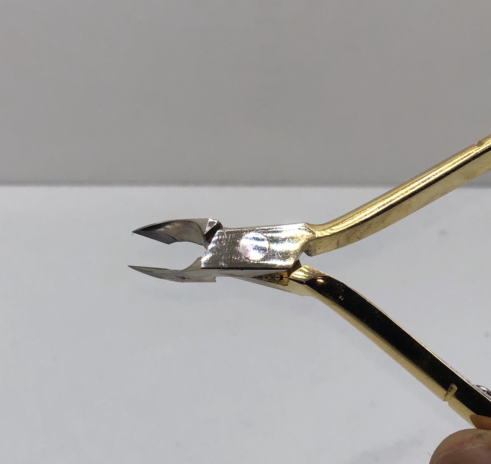 Kềm cắt da mũi dài BM-555 Nail Store