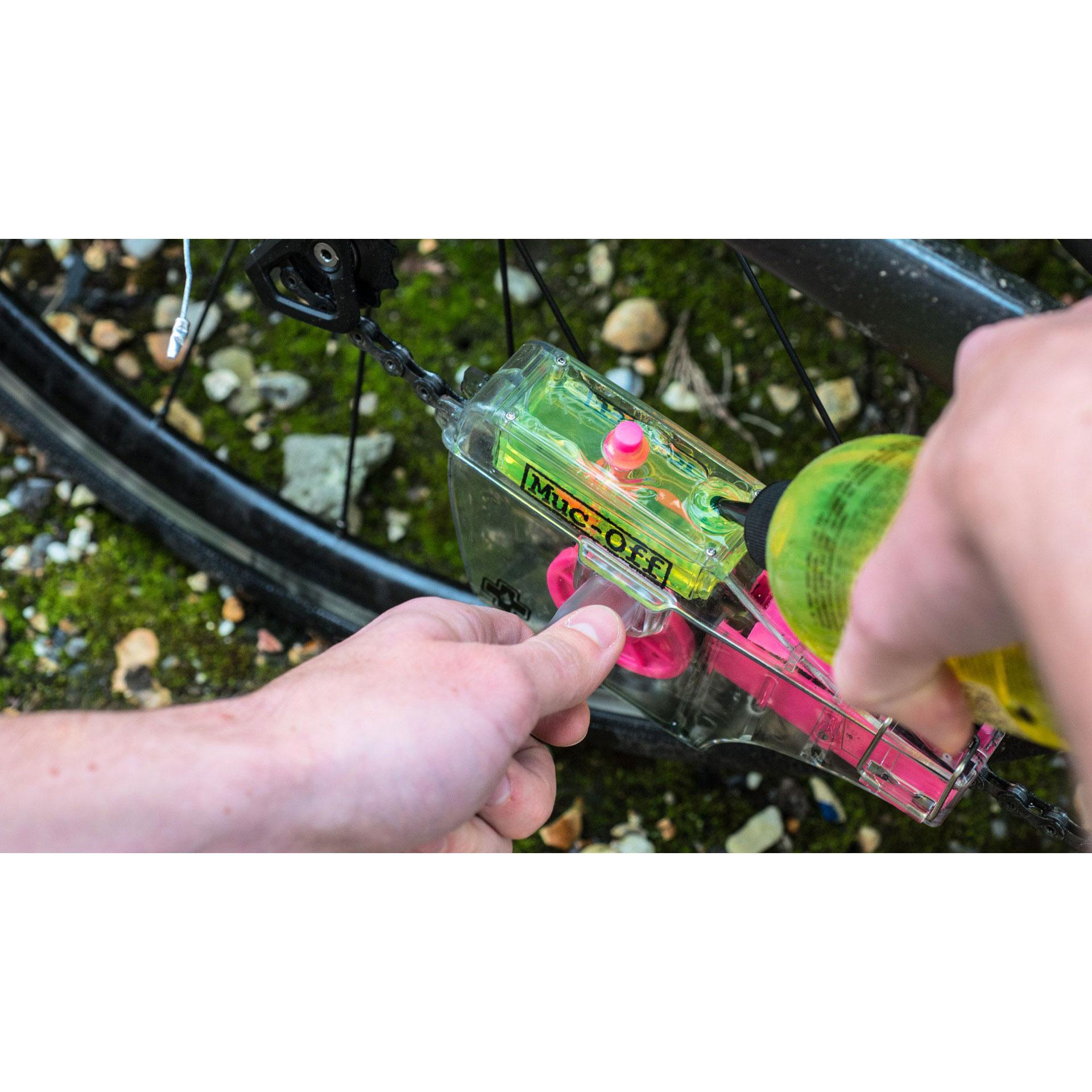 Bộ Dụng Cụ Làm Sạch Sên Muc-Off X3 Chain Cleaner