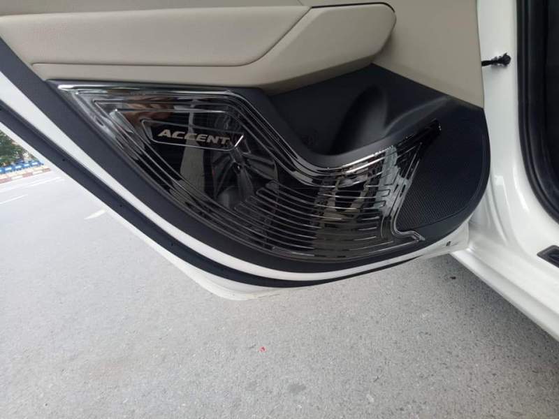 Ốp chống xước cánh cửa Hyundai Accent, Ốp tapli cửa Hyundai Accent 2018 -2020