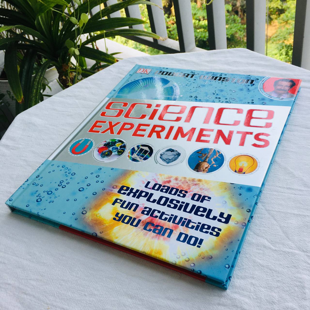 DK books | Science Experiments : Loads of Explosively Fun Activities to do