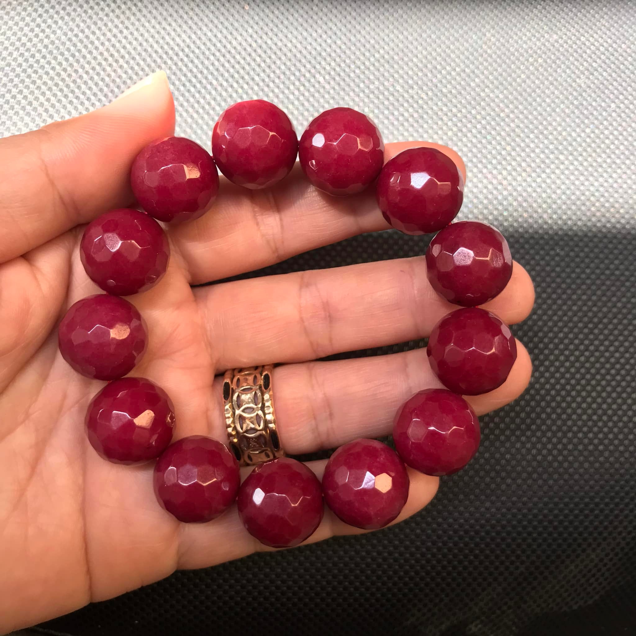 Vòng tay đá hồng ruby ấn độ mài giác size 16li-18li