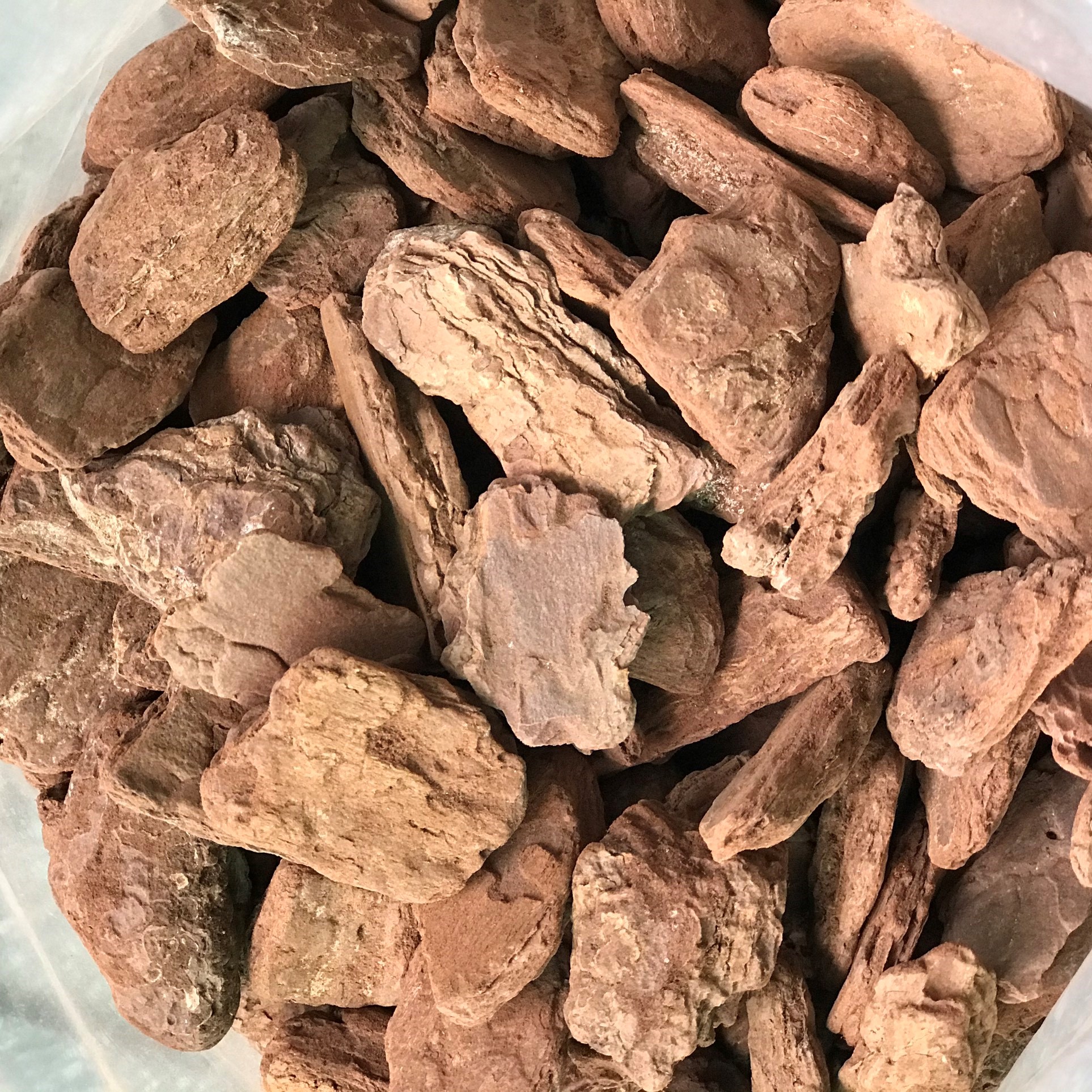 Vỏ thông khô trồng hoa lan 3*4cm 1kg