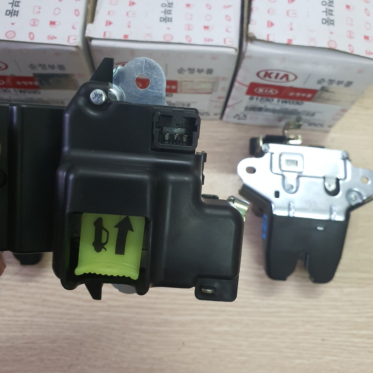 ổ khóa ngậm cốp sau kia Rio (hàng xịn )
