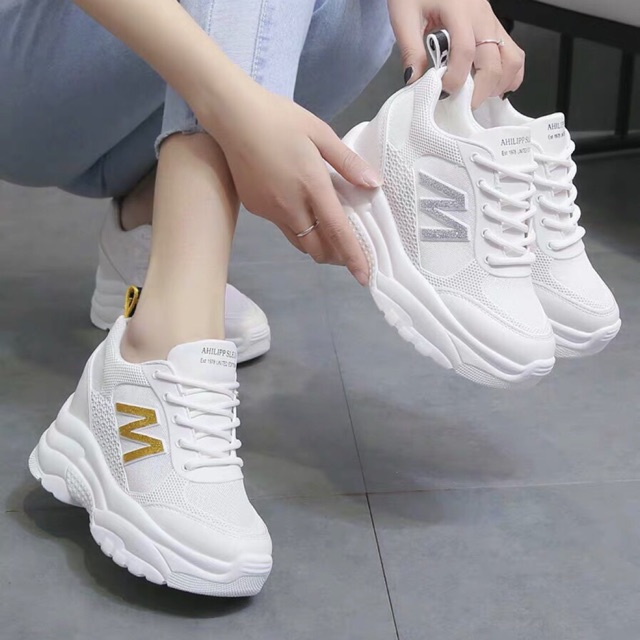 Giày thể thao độn đế chữ MMM