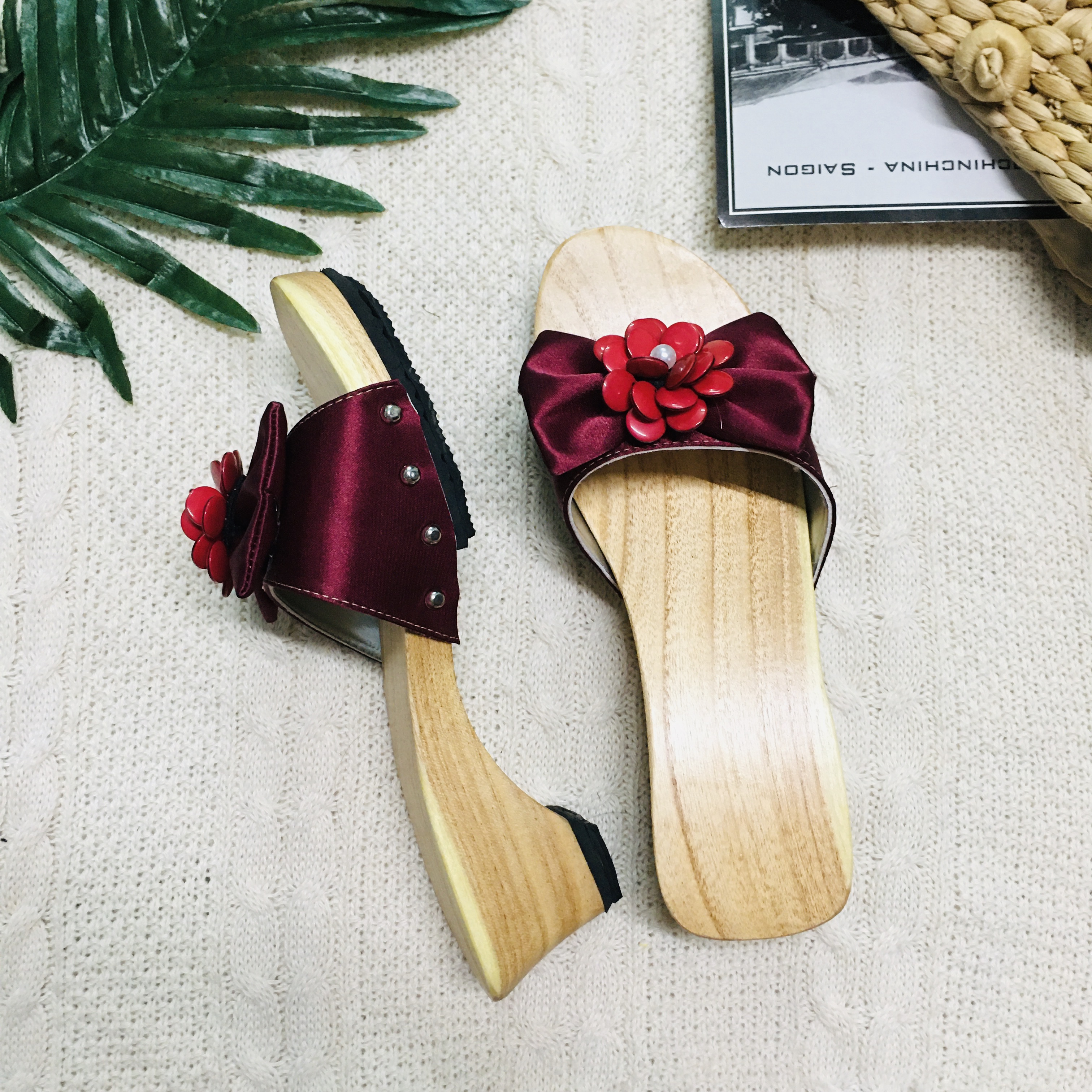 GUỐC GỖ MỘC QUAI HOA ĐỎ KIÊU SA CAO 5CM