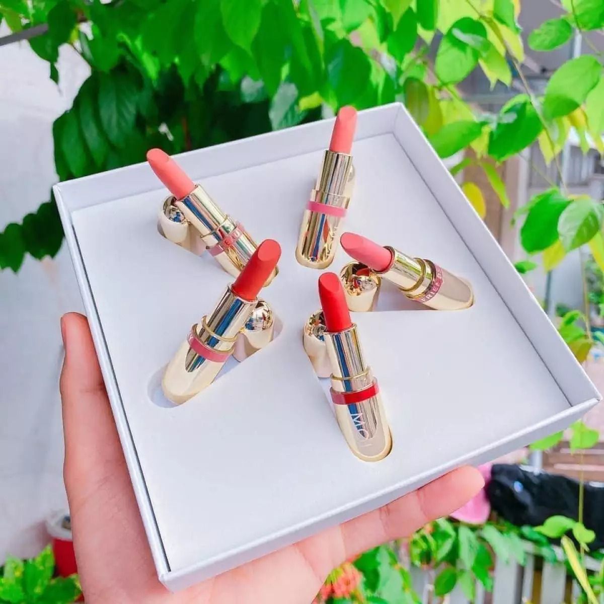 Son thỏi mini Golden Gift M.O.I Hồ Ngọc Hà