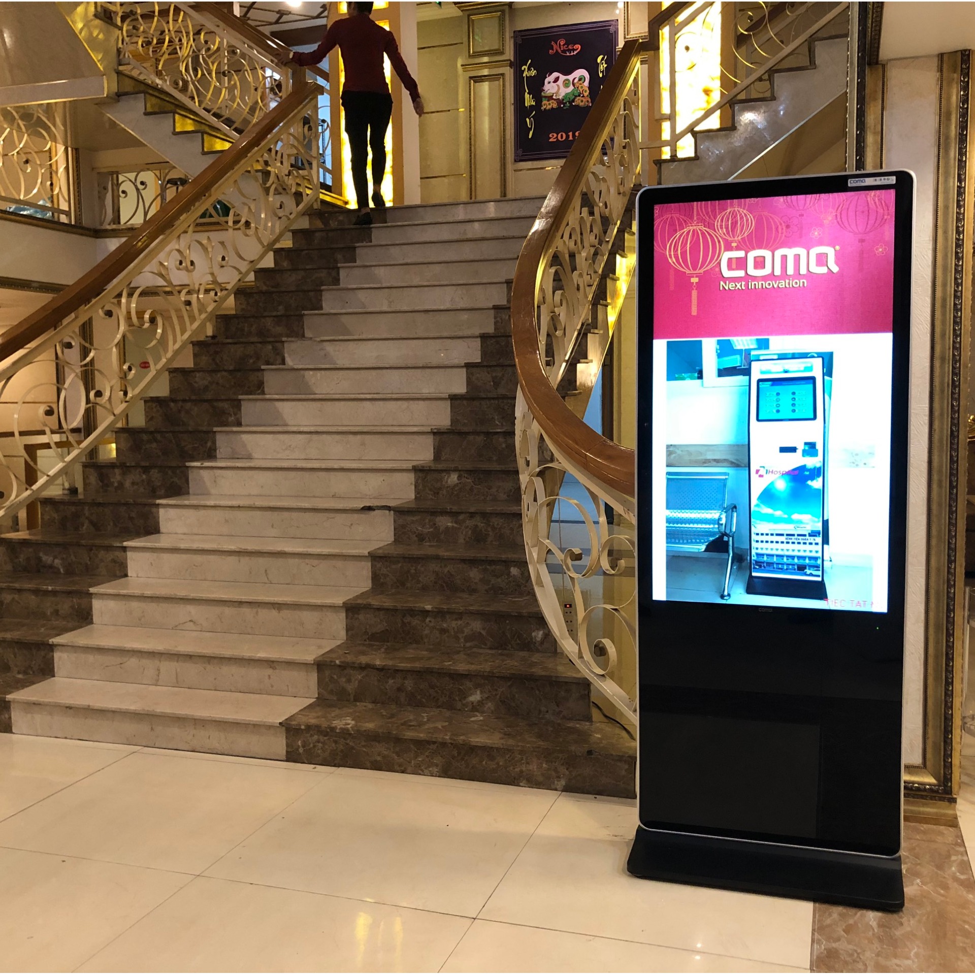 [HCM]Kiosk quảng cáo COMQ