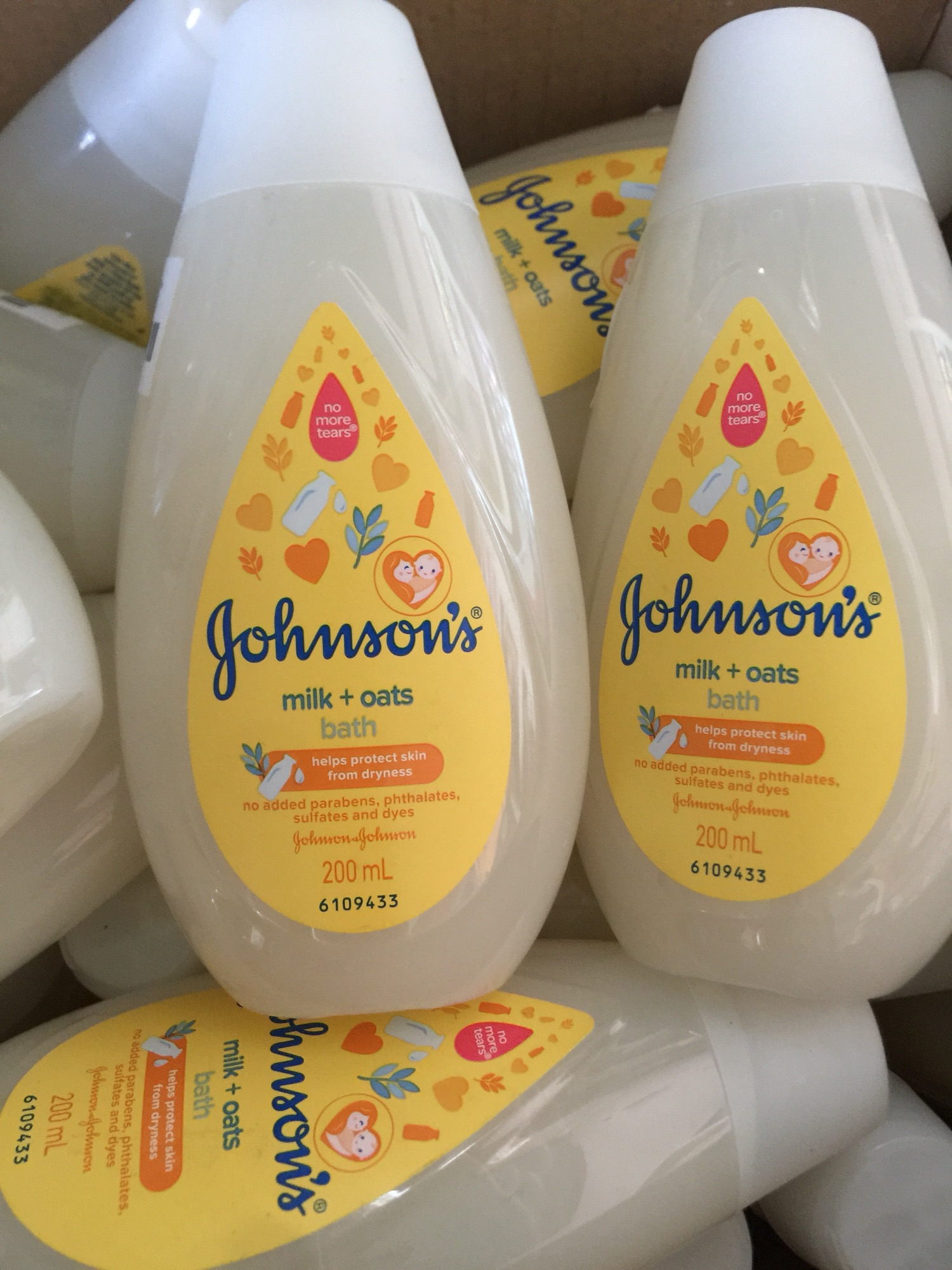 [HCM]Sữa tắm Johnson Baby chiết xuất từ Sữa và Yến Mạch 200ml