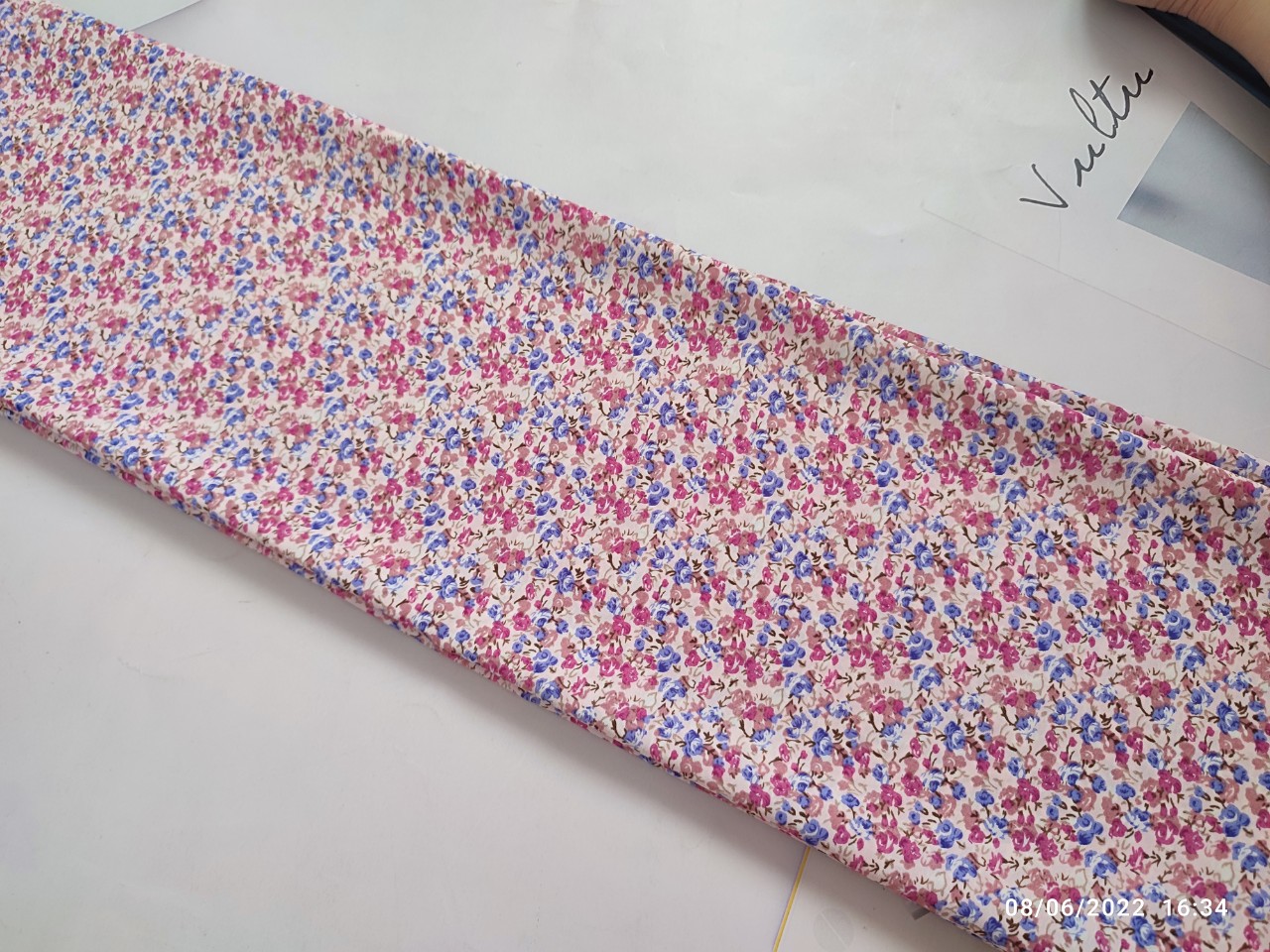 Vải áo dài cao cấp hoạ tiết hoa lá đều - lụa mịn