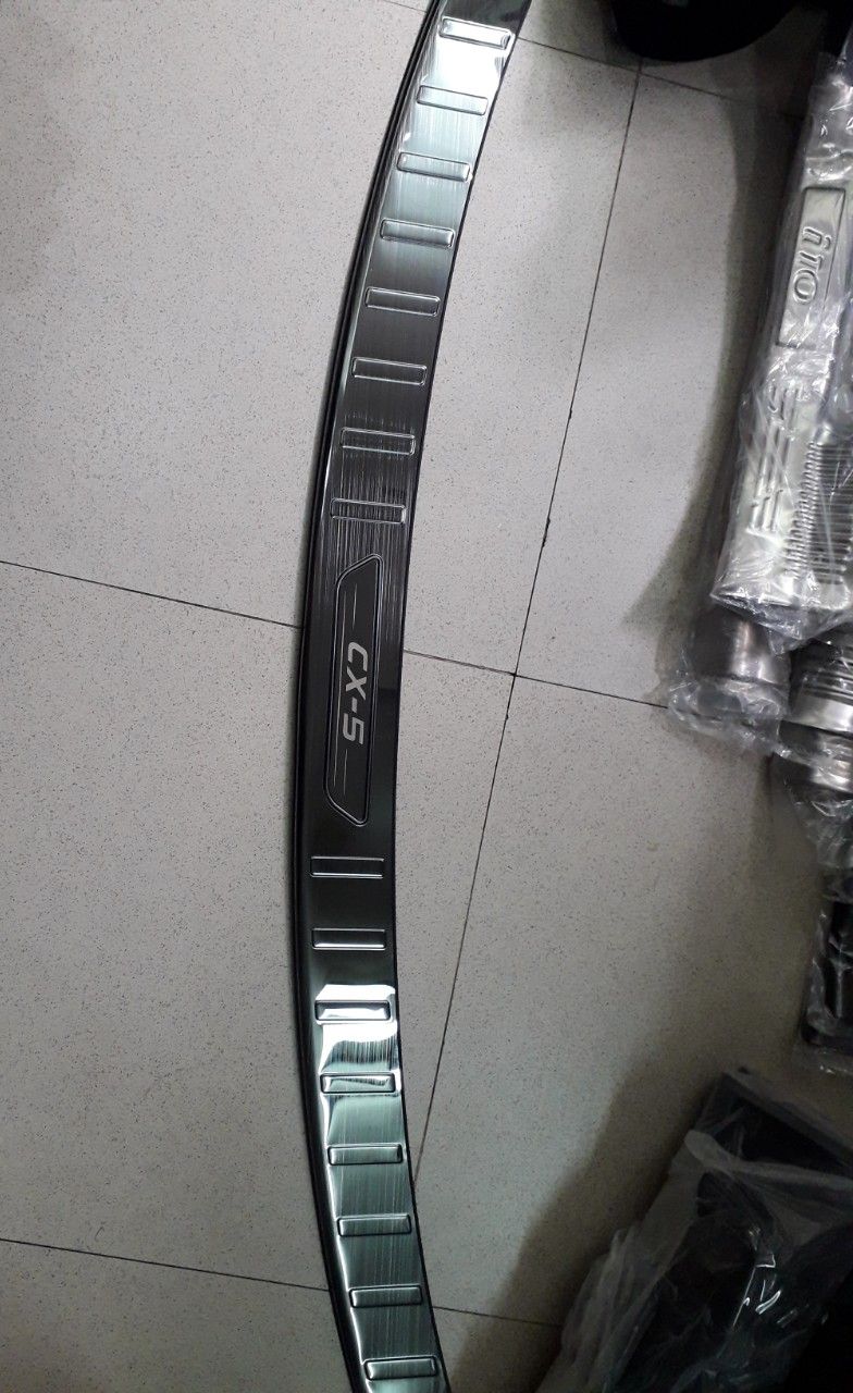 Chống trầy cốp ngoài titan xe mazda cx5 2017-2019