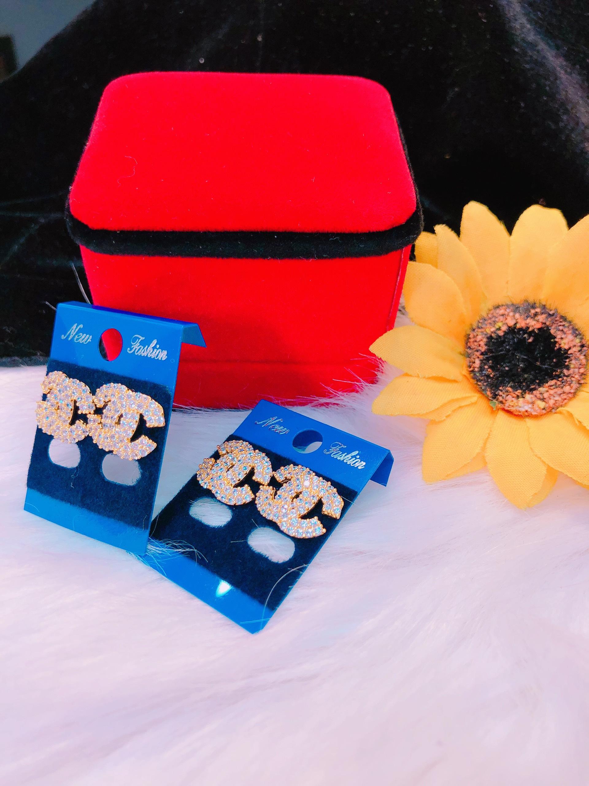 Bông tai hoa tai nữ chữ X dát pha lê lấp lánh cao cấp thiết kế thời trang Trang Sức Miga VB28081901 - đeo đi tiệc đi chơi làm công sở cực sang chảnh và quý phái