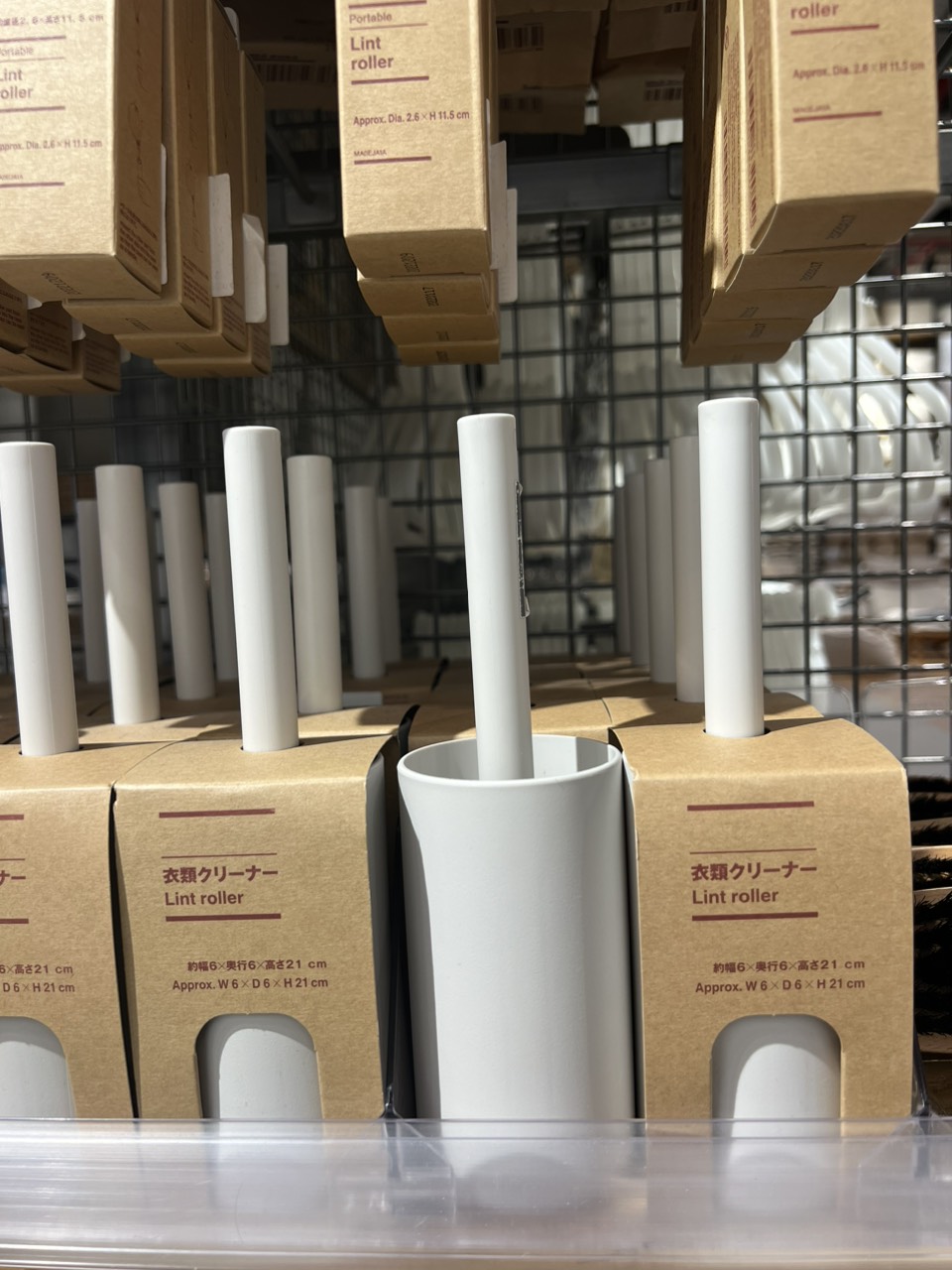 CÂY LĂN BỤI QUẦN ÁO MUJI
