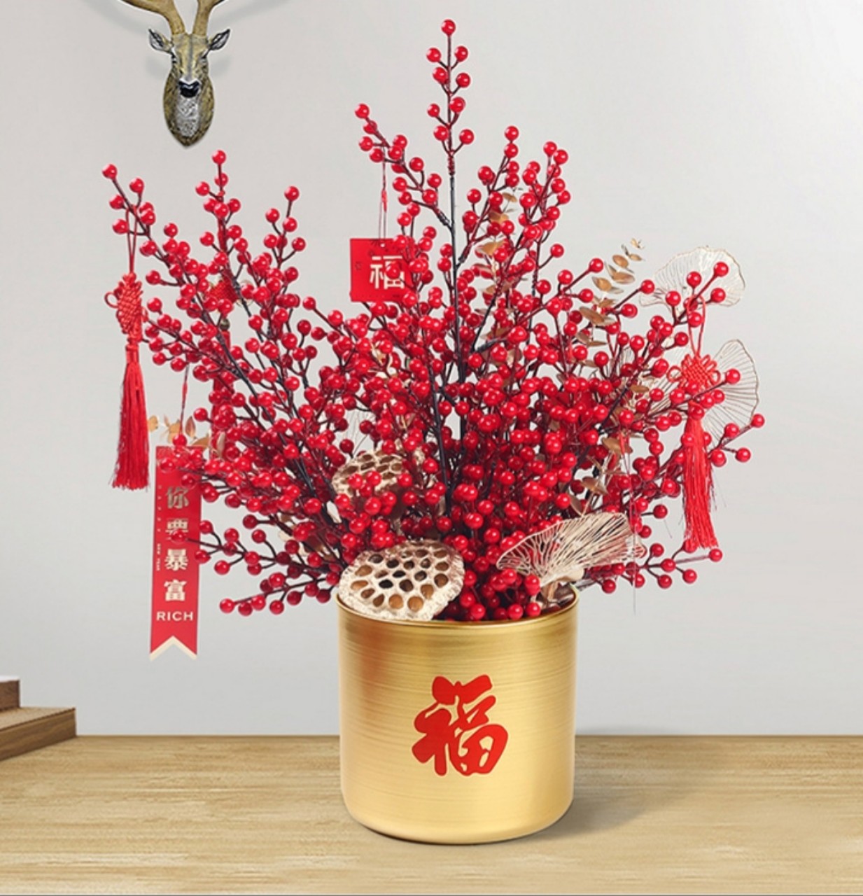 Cành đào đông đỏ Phú Quý trang trí