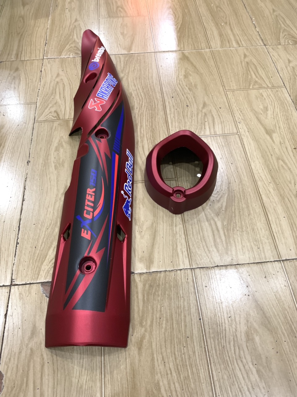 Ốp pô và chụp đích pô xe exciter 150 màu đỏ nhám