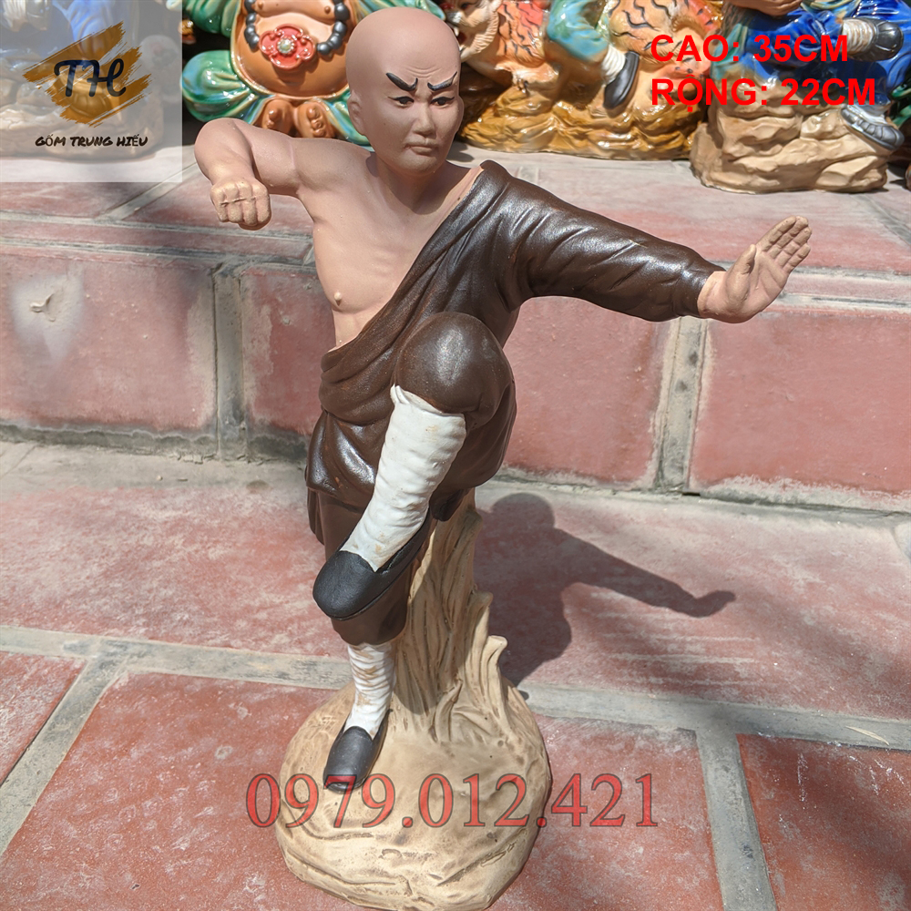 Tượng La Hán tập võ gốm Bát Tràng