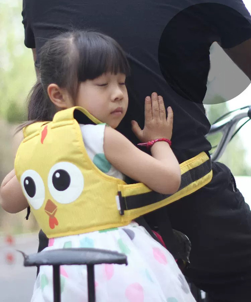 Đai đi xe máy an toàn cho trẻ em