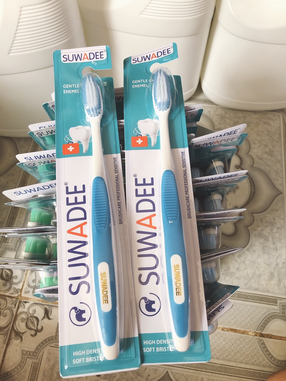 1 hộp bàn chai suwadee 100 cây